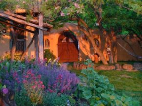 Old Taos Guesthouse B&B